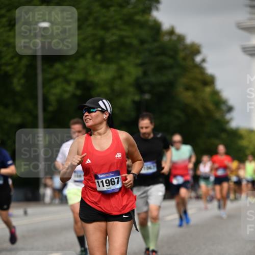 29.06.2025 - hella hamburg halbmarathon Dr. Thomas Lammeyer http://msf.ph/oto/8232947 29.06.2025 10:13:29 Kennedybrücke 7081, 7187, 7636, 9297, 9306, 9781, 10819, 11067 meine-sportfotos.de