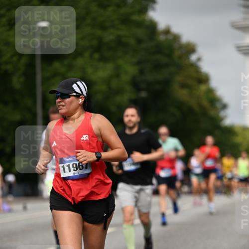 29.06.2025 - hella hamburg halbmarathon Dr. Thomas Lammeyer http://msf.ph/oto/8233003 29.06.2025 10:13:29 Kennedybrücke 7081, 7187, 7636, 9297, 9306, 9781, 10819, 11067 meine-sportfotos.de