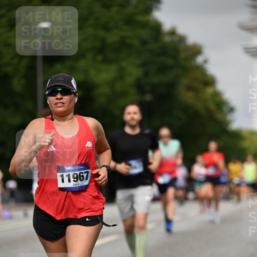 29.06.2025 - hella hamburg halbmarathon Dr. Thomas Lammeyer http://msf.ph/oto/8233007 29.06.2025 10:13:30 Kennedybrücke 7081, 7187, 7636, 9297, 9306, 9781, 10819, 11067 meine-sportfotos.de