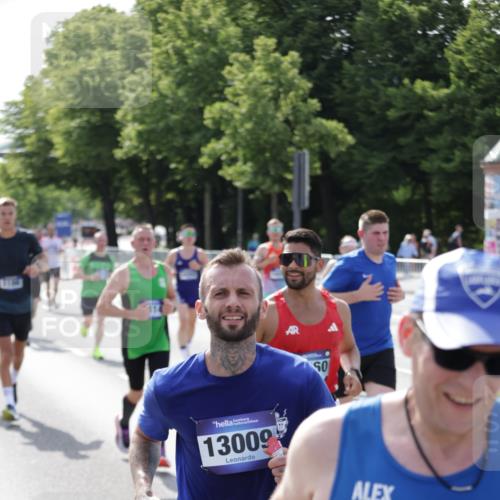 29.06.2025 - hella hamburg halbmarathon Jannik Wohlers http://msf.ph/oto/8233009 29.06.2025 09:53:08 Lombardsbrücke 1466, 1558, 1750, 2365, 2402, 2623, 2890, 2937, 3004, 3146, 3186, 3414, 4091, 4310, 5022, 5460, 5692, 6071, 6282, 6375, 6388, 6460, 6903, 7322, 7448, 9126, 9200, 9303, 9626, 9723, 9965, 10789, 11283, 11858, 12271, 13009, 13450, 13690, 14034, 14200, 14262, 14275, 14464, 14764, 15519, 15629, 16084, 16105, 16286, 16333, 16617, 16685, 16725, 17384, 17718, 17729, 17748, 17960, 18066, 18638, 18678, 18922 meine-sportfotos.de