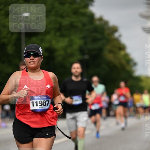29.06.2025 - hella hamburg halbmarathon Dr. Thomas Lammeyer http://msf.ph/oto/8233013 29.06.2025 10:13:30 Kennedybrücke 7081, 7187, 7636, 9297, 9306, 9781, 10819, 11067 meine-sportfotos.de