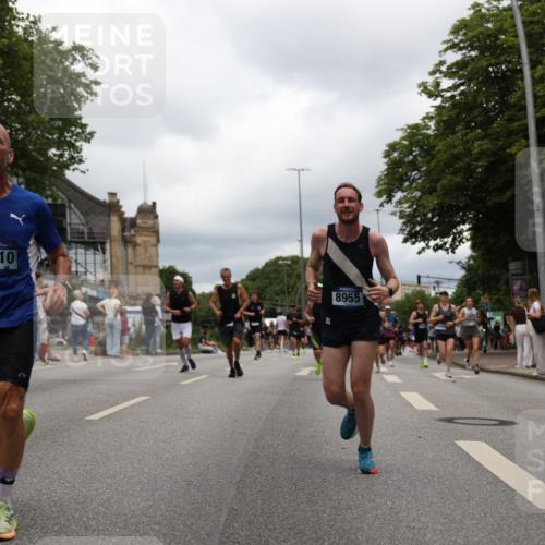 29.06.2025 - hella hamburg halbmarathon Yannick Fuchs http://msf.ph/oto/8233060 29.06.2025 10:46:56 20KM 1098, 1257, 1258, 1482, 1657, 1683, 2111, 2208, 2910, 3258, 3334, 3399, 3952, 3999, 4419, 4587, 4726, 5169, 5194, 5607, 5907, 6198, 6897, 7178, 7232, 7383, 8273, 8361, 8587, 8651, 8955, 9065, 9163, 10529, 10724, 10811, 11217, 11588, 11589, 11604, 11689, 12155, 12482, 12910, 13211, 14198, 14286, 14805, 15430, 15681, 15980, 16467, 16929, 17130, 17198, 17710, 18249, 18331, 18901, 19208, 19244 meine-sportfotos.de
