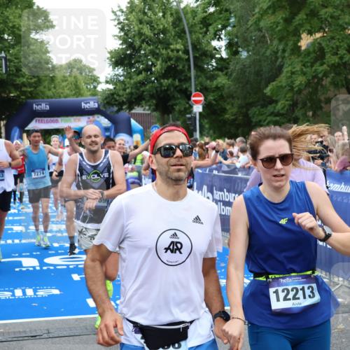 29.06.2025 - hella hamburg halbmarathon Zöllner http://msf.ph/oto/8233066 29.06.2025 10:54:21 Ziel 1267, 3103, 3177, 3861, 6082, 6084, 6512, 7274, 8223, 11430, 13033, 13289, 13803, 15169, 15946, 16527, 16574, 16750, 16879, 17087, 17698, 18268 meine-sportfotos.de
