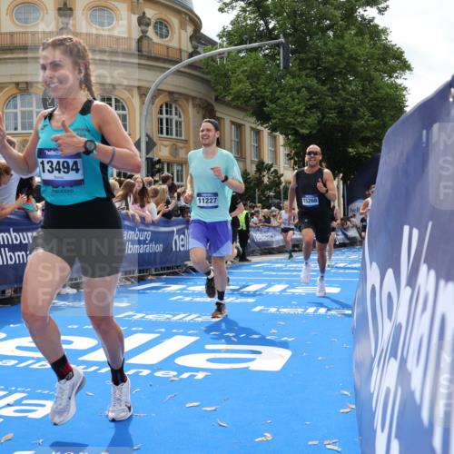 29.06.2025 - hella hamburg halbmarathon Strokosch-Dieckow http://msf.ph/oto/8233098 29.06.2025 10:34:03 Ziel 7884, 9345, 9376, 9519, 11019, 11202, 11227, 13066, 13493, 13494, 14448, 15268, 16724, 17751, 17877 meine-sportfotos.de