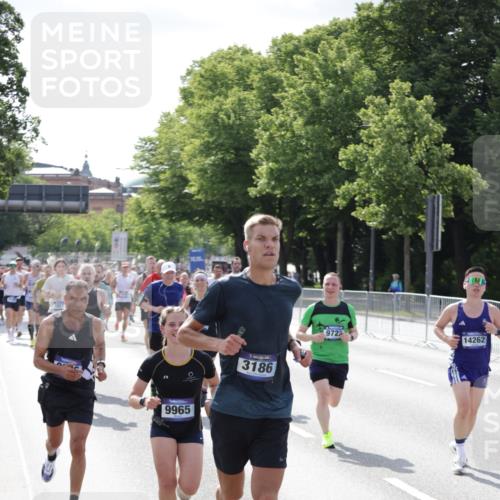 29.06.2025 - hella hamburg halbmarathon Jannik Wohlers http://msf.ph/oto/8233101 29.06.2025 09:53:10 Lombardsbrücke 1750, 2365, 2402, 2623, 2890, 2937, 3004, 3146, 3186, 3414, 4310, 5362, 5460, 5692, 6071, 6282, 6375, 6388, 6903, 7385, 7448, 7480, 9126, 9200, 9303, 9626, 9633, 9723, 9965, 11283, 11858, 12271, 13009, 13450, 13667, 14034, 14200, 14262, 14275, 14464, 14764, 15519, 15629, 16084, 16105, 16286, 16333, 16685, 16725, 17384, 17718, 17729, 17748, 17960, 18066, 18638, 18678, 18922 meine-sportfotos.de