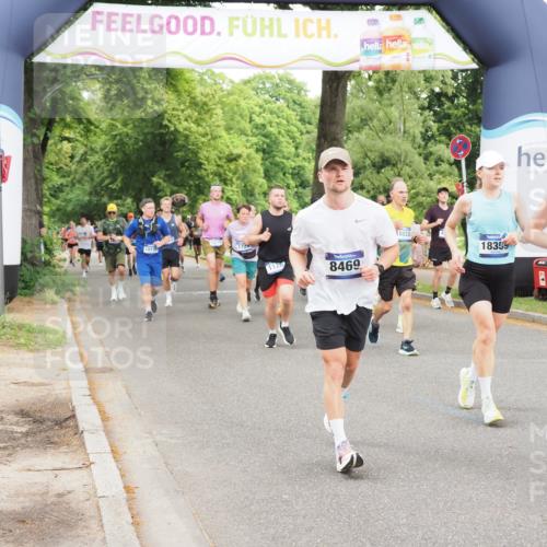 29.06.2025 - hella hamburg halbmarathon MichiJ http://msf.ph/oto/8233190 29.06.2025 10:49:46 Zwischen KM18-KM19 1126, 1722, 1724, 4370, 6311, 8469, 9899, 10194, 11402, 12567, 13528, 13739, 13841, 15093, 18028, 18359, 18739, 18796 meine-sportfotos.de