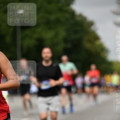 29.06.2025 - hella hamburg halbmarathon Dr. Thomas Lammeyer http://msf.ph/oto/8233223 29.06.2025 10:13:31 Kennedybrücke 7081, 7187, 7636, 9297, 9306, 9434, 9781, 10819, 10943, 11067 meine-sportfotos.de