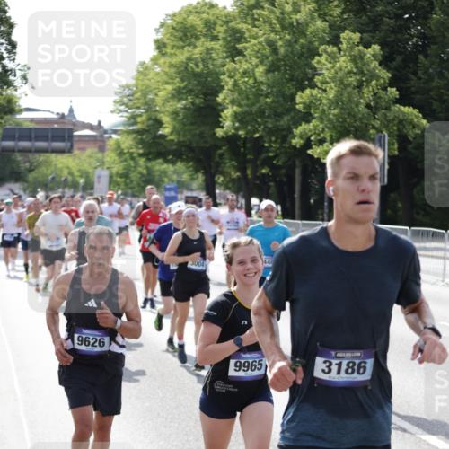 29.06.2025 - hella hamburg halbmarathon Jannik Wohlers http://msf.ph/oto/8233237 29.06.2025 09:53:11 Lombardsbrücke 2365, 2402, 2623, 2890, 2937, 3004, 3146, 3186, 3414, 4140, 4247, 4310, 5362, 5460, 5532, 5692, 6071, 6282, 6375, 6388, 6903, 7385, 7448, 7480, 9126, 9200, 9303, 9626, 9633, 9723, 9965, 11283, 12271, 13009, 13450, 13667, 14034, 14200, 14262, 14275, 14464, 14764, 15519, 15629, 16084, 16105, 16286, 16333, 16685, 16725, 16766, 17032, 17384, 17718, 17729, 17748, 17960, 18066, 18638, 18678, 18922 meine-sportfotos.de