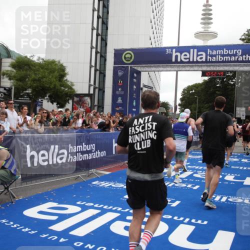 29.06.2025 - hella hamburg halbmarathon Michael Strokosch http://msf.ph/oto/8233272 29.06.2025 10:52:48 Ziel 2287, 2346, 3999, 5116, 5169, 5194, 7475, 8172, 9065, 9163, 9869, 10115, 11459, 12482, 14122, 14805, 16467, 17198, 18331, 19244 meine-sportfotos.de