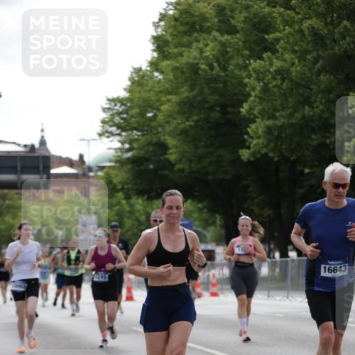 29.06.2025 - hella hamburg halbmarathon Jannik Wohlers http://msf.ph/oto/8233306 29.06.2025 10:28:19 Lombardsbrücke 1518, 1557, 3717, 4700, 4834, 5167, 5249, 5250, 5718, 5903, 5939, 6102, 6418, 8560, 9642, 9716, 9855, 10068, 10434, 15256, 15452, 16125, 16643, 18293 meine-sportfotos.de