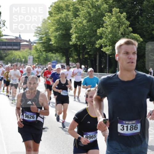 29.06.2025 - hella hamburg halbmarathon Jannik Wohlers http://msf.ph/oto/8233321 29.06.2025 09:53:11 Lombardsbrücke 2365, 2402, 2623, 2890, 2937, 3004, 3146, 3186, 3414, 4140, 4247, 4310, 5362, 5460, 5532, 5692, 6071, 6282, 6375, 6388, 6903, 7385, 7448, 7480, 9126, 9200, 9303, 9626, 9633, 9723, 9965, 11283, 12271, 13009, 13450, 13667, 14034, 14200, 14262, 14275, 14464, 14764, 15519, 15629, 16084, 16105, 16286, 16333, 16685, 16725, 16766, 17032, 17384, 17718, 17729, 17748, 17960, 18066, 18638, 18678, 18922 meine-sportfotos.de