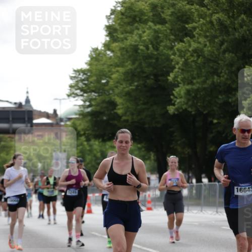 29.06.2025 - hella hamburg halbmarathon Jannik Wohlers http://msf.ph/oto/8233369 29.06.2025 10:28:19 Lombardsbrücke 1518, 1557, 3717, 4700, 4834, 5167, 5249, 5250, 5718, 5903, 5939, 6102, 6418, 8560, 9642, 9716, 9855, 10068, 10434, 15256, 15452, 16125, 16643, 18293 meine-sportfotos.de