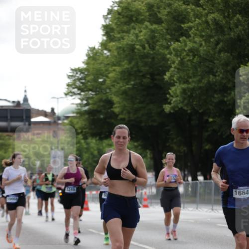 29.06.2025 - hella hamburg halbmarathon Jannik Wohlers http://msf.ph/oto/8233392 29.06.2025 10:28:19 Lombardsbrücke 1518, 1557, 3717, 4700, 4834, 5167, 5249, 5250, 5718, 5903, 5939, 6102, 6418, 8560, 9642, 9716, 9855, 10068, 10434, 15256, 15452, 16125, 16643, 18293 meine-sportfotos.de