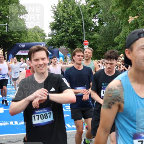 29.06.2025 - hella hamburg halbmarathon Zöllner http://msf.ph/oto/8233409 29.06.2025 10:54:27 Ziel 1267, 1442, 3426, 4635, 4868, 6511, 6512, 7129, 8772, 11009, 12321, 12362, 13289, 15946, 16327, 16574, 16750, 16879, 17698, 18268, 19067 meine-sportfotos.de