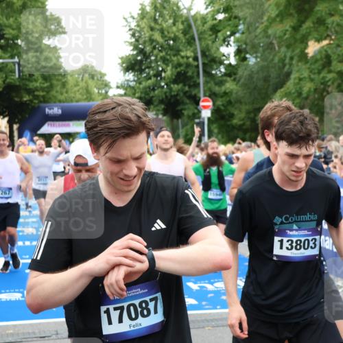 29.06.2025 - hella hamburg halbmarathon Zöllner http://msf.ph/oto/8233468 29.06.2025 10:54:27 Ziel 1267, 1442, 3426, 4635, 4868, 6511, 6512, 7129, 8772, 11009, 12321, 12362, 13289, 15946, 16327, 16574, 16750, 16879, 17698, 18268, 19067 meine-sportfotos.de