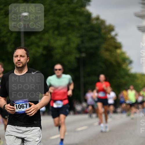 29.06.2025 - hella hamburg halbmarathon Dr. Thomas Lammeyer http://msf.ph/oto/8233478 29.06.2025 10:13:32 Kennedybrücke 7081, 7187, 7636, 9297, 9306, 9434, 9781, 10036, 10819, 10943, 11067 meine-sportfotos.de