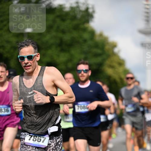 29.06.2025 - hella hamburg halbmarathon Dr. Thomas Lammeyer http://msf.ph/oto/8233513 29.06.2025 09:50:31 Kennedybrücke 1002, 1053, 1396, 1407, 1411, 1910, 1959, 2228, 2563, 2836, 2851, 3790, 3935, 4246, 4740, 5193, 6032, 6305, 6473, 6915, 7080, 7622, 7831, 7867, 7972, 9376, 9508, 10771, 11055, 11370 meine-sportfotos.de