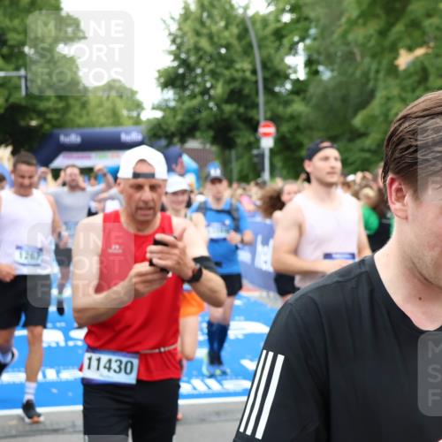29.06.2025 - hella hamburg halbmarathon Zöllner http://msf.ph/oto/8233527 29.06.2025 10:54:28 Ziel 1267, 1442, 3426, 4635, 4868, 6511, 6512, 7129, 8772, 11009, 11797, 11799, 12321, 12362, 13289, 15946, 16327, 16879, 17698, 18268, 19067 meine-sportfotos.de