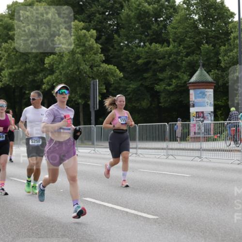 29.06.2025 - hella hamburg halbmarathon Jannik Wohlers http://msf.ph/oto/8233540 29.06.2025 10:28:23 Lombardsbrücke 1518, 1557, 1869, 3717, 4700, 4834, 5167, 5249, 5250, 6102, 8560, 9642, 9716, 10068, 14205, 15143, 15256, 15452, 15453, 16125, 16643 meine-sportfotos.de