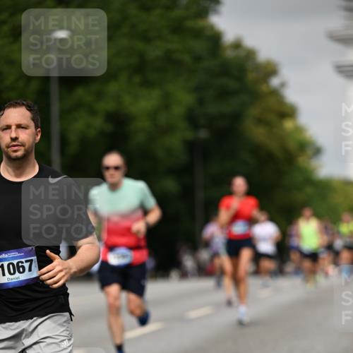 29.06.2025 - hella hamburg halbmarathon Dr. Thomas Lammeyer http://msf.ph/oto/8233547 29.06.2025 10:13:32 Kennedybrücke 7081, 7187, 7636, 9297, 9306, 9434, 9781, 10036, 10819, 10943, 11067 meine-sportfotos.de