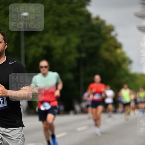29.06.2025 - hella hamburg halbmarathon Dr. Thomas Lammeyer http://msf.ph/oto/8233566 29.06.2025 10:13:32 Kennedybrücke 7081, 7187, 7636, 9297, 9306, 9434, 9781, 10036, 10819, 10943, 11067 meine-sportfotos.de