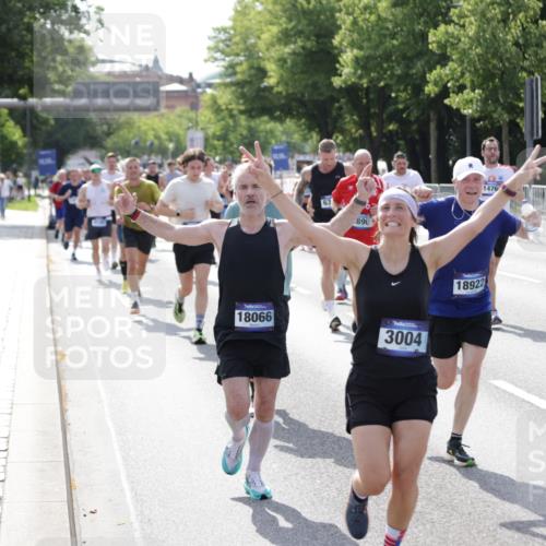29.06.2025 - hella hamburg halbmarathon Jannik Wohlers http://msf.ph/oto/8233568 29.06.2025 09:53:13 Lombardsbrücke 2365, 2402, 2623, 2890, 2937, 3004, 3146, 3186, 3414, 4140, 4247, 4310, 5362, 5460, 5532, 5650, 5692, 6071, 6282, 6375, 6388, 6903, 7385, 7448, 7480, 9200, 9303, 9626, 9633, 9723, 9965, 11283, 12271, 13009, 13450, 13667, 14034, 14200, 14262, 14464, 14618, 14619, 14764, 15519, 15851, 16084, 16286, 16333, 16725, 16766, 17032, 17384, 17718, 17748, 17960, 18066, 18638, 18678, 18922 meine-sportfotos.de