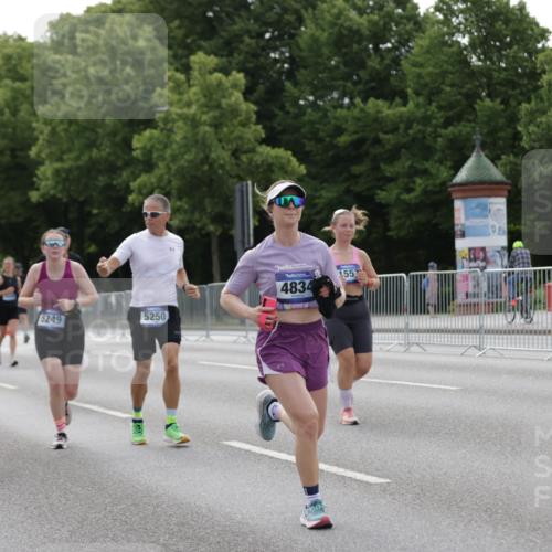 29.06.2025 - hella hamburg halbmarathon Jannik Wohlers http://msf.ph/oto/8233577 29.06.2025 10:28:24 Lombardsbrücke 1518, 1557, 1869, 3717, 4700, 4834, 5167, 5249, 5250, 6102, 8560, 9642, 9716, 10068, 14205, 15143, 15256, 15452, 15453, 16643 meine-sportfotos.de