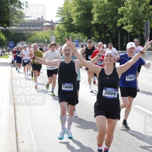 29.06.2025 - hella hamburg halbmarathon Jannik Wohlers http://msf.ph/oto/8233597 29.06.2025 09:53:13 Lombardsbrücke 2365, 2402, 2623, 2890, 2937, 3004, 3146, 3186, 3414, 4140, 4247, 4310, 5362, 5460, 5532, 5650, 5692, 6071, 6282, 6375, 6388, 6903, 7385, 7448, 7480, 9200, 9303, 9626, 9633, 9723, 9965, 11283, 12271, 13009, 13450, 13667, 14034, 14200, 14262, 14464, 14618, 14619, 14764, 15519, 15851, 16084, 16286, 16333, 16725, 16766, 17032, 17384, 17718, 17748, 17960, 18066, 18638, 18678, 18922 meine-sportfotos.de