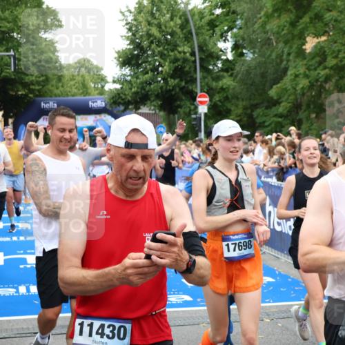 29.06.2025 - hella hamburg halbmarathon Zöllner http://msf.ph/oto/8233605 29.06.2025 10:54:29 Ziel 1267, 1442, 3426, 3794, 4635, 4868, 6511, 6512, 7129, 8772, 11009, 11797, 11799, 12321, 12362, 13289, 15146, 15946, 16327, 17698, 18268, 19067 meine-sportfotos.de