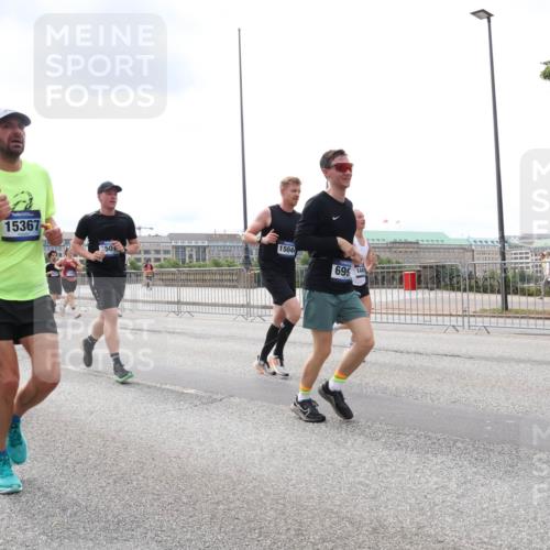 29.06.2025 - hella hamburg halbmarathon Lena Gebhardt http://msf.ph/oto/8233607 29.06.2025 10:33:36 Lombardsbrücke 1189, 1275, 1764, 1896, 1995, 2038, 2054, 2085, 2342, 2776, 2838, 3170, 3264, 3341, 3560, 3812, 4164, 4361, 4433, 4445, 4449, 4696, 4942, 5075, 5096, 5141, 5180, 5557, 5566, 5569, 5821, 5822, 5887, 5917, 6109, 6515, 6516, 6773, 6854, 6956, 6999, 7027, 7565, 7653, 7705, 8021, 8157, 8202, 8282, 8375, 8377, 8383, 8401, 8595, 8891, 9094, 9234, 9258, 9289, 9438, 9591, 9592, 9750, 9780, 9799, 9875, 9995, 10007, 10071, 10561, 11229, 11713, 11811, 11826, 12039 meine-sportfotos.de