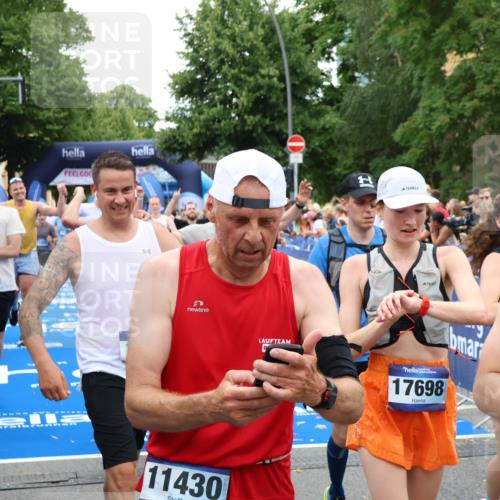 29.06.2025 - hella hamburg halbmarathon Zöllner http://msf.ph/oto/8233626 29.06.2025 10:54:30 Ziel 1442, 3426, 3794, 4635, 4868, 6511, 6512, 7129, 8772, 11009, 11797, 11799, 12321, 12362, 15146, 16327, 19067 meine-sportfotos.de