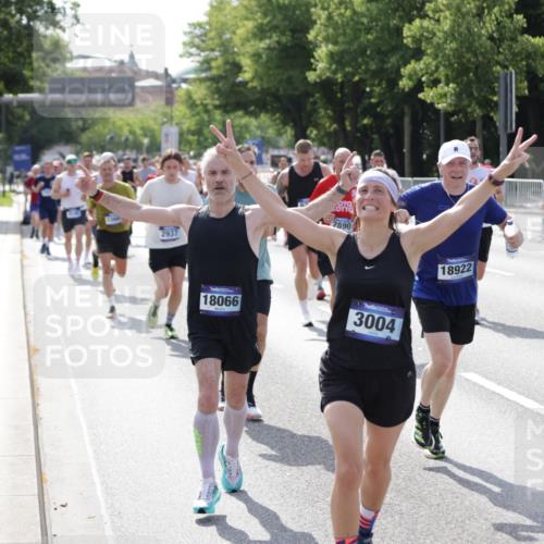 29.06.2025 - hella hamburg halbmarathon Jannik Wohlers http://msf.ph/oto/8233627 29.06.2025 09:53:13 Lombardsbrücke 2365, 2402, 2623, 2890, 2937, 3004, 3146, 3186, 3414, 4140, 4247, 4310, 5362, 5460, 5532, 5650, 5692, 6071, 6282, 6375, 6388, 6903, 7385, 7448, 7480, 9200, 9303, 9626, 9633, 9723, 9965, 11283, 12271, 13009, 13450, 13667, 14034, 14200, 14262, 14464, 14618, 14619, 14764, 15519, 15851, 16084, 16286, 16333, 16725, 16766, 17032, 17384, 17718, 17748, 17960, 18066, 18638, 18678, 18922 meine-sportfotos.de