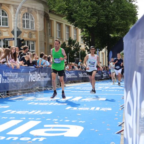 29.06.2025 - hella hamburg halbmarathon Strokosch-Dieckow http://msf.ph/oto/8233641 29.06.2025 10:34:18 Ziel 1002, 1080, 3005, 5550, 7901, 9686, 14784, 16417, 18099, 18906 meine-sportfotos.de
