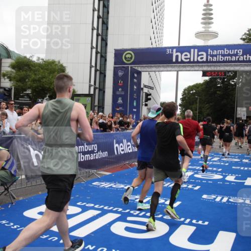29.06.2025 - hella hamburg halbmarathon Michael Strokosch http://msf.ph/oto/8233653 29.06.2025 10:52:53 Ziel 1257, 1258, 1657, 2287, 2444, 2814, 2910, 4557, 4558, 5077, 5169, 5194, 8172, 8720, 8955, 9065, 9163, 10811, 11217, 11992, 14198, 14286, 14805, 16467, 17198, 18331, 19244 meine-sportfotos.de