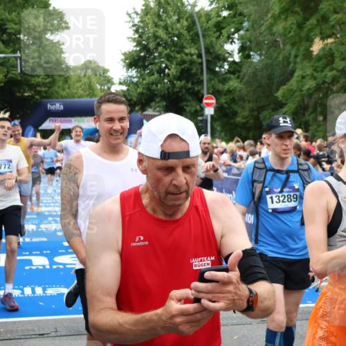 29.06.2025 - hella hamburg halbmarathon Zöllner http://msf.ph/oto/8233658 29.06.2025 10:54:30 Ziel 1442, 3426, 3794, 4635, 4868, 6511, 6512, 7129, 8772, 11009, 11797, 11799, 12321, 12362, 15146, 16327, 19067 meine-sportfotos.de