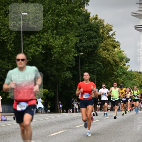 29.06.2025 - hella hamburg halbmarathon Dr. Thomas Lammeyer http://msf.ph/oto/8233670 29.06.2025 10:13:33 Kennedybrücke 7081, 7187, 7636, 9306, 9434, 9781, 10036, 10819, 10943, 11067 meine-sportfotos.de