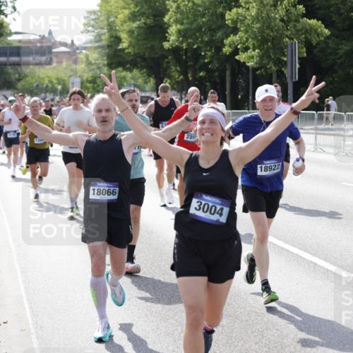 29.06.2025 - hella hamburg halbmarathon Jannik Wohlers http://msf.ph/oto/8233673 29.06.2025 09:53:13 Lombardsbrücke 2365, 2402, 2623, 2890, 2937, 3004, 3146, 3186, 3414, 4140, 4247, 4310, 5362, 5460, 5532, 5650, 5692, 6071, 6282, 6375, 6388, 6903, 7385, 7448, 7480, 9200, 9303, 9626, 9633, 9723, 9965, 11283, 12271, 13009, 13450, 13667, 14034, 14200, 14262, 14464, 14618, 14619, 14764, 15519, 15851, 16084, 16286, 16333, 16725, 16766, 17032, 17384, 17718, 17748, 17960, 18066, 18638, 18678, 18922 meine-sportfotos.de