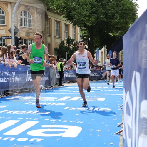 29.06.2025 - hella hamburg halbmarathon Strokosch-Dieckow http://msf.ph/oto/8233683 29.06.2025 10:34:18 Ziel 1002, 1080, 3005, 5550, 7901, 9686, 14784, 16417, 18099, 18906 meine-sportfotos.de