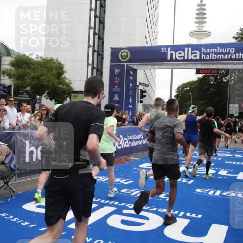 29.06.2025 - hella hamburg halbmarathon Michael Strokosch http://msf.ph/oto/8233722 29.06.2025 10:52:54 Ziel 1257, 1258, 1657, 2099, 2444, 2814, 2910, 4557, 4558, 5077, 5169, 5194, 8172, 8720, 8955, 9065, 9163, 10724, 10811, 11217, 11992, 14198, 14286, 14805, 17198, 18331, 19244 meine-sportfotos.de