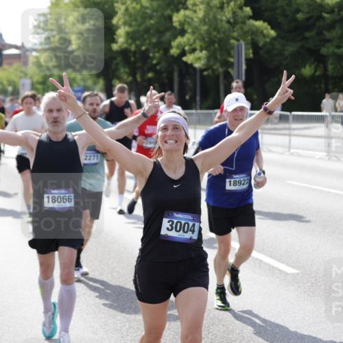 29.06.2025 - hella hamburg halbmarathon Jannik Wohlers http://msf.ph/oto/8233827 29.06.2025 09:53:13 Lombardsbrücke 2365, 2402, 2623, 2890, 2937, 3004, 3146, 3186, 3414, 4140, 4247, 4310, 5362, 5460, 5532, 5650, 5692, 6071, 6282, 6375, 6388, 6903, 7385, 7448, 7480, 9200, 9303, 9626, 9633, 9723, 9965, 11283, 12271, 13009, 13450, 13667, 14034, 14200, 14262, 14464, 14618, 14619, 14764, 15519, 15851, 16084, 16286, 16333, 16725, 16766, 17032, 17384, 17718, 17748, 17960, 18066, 18638, 18678, 18922 meine-sportfotos.de
