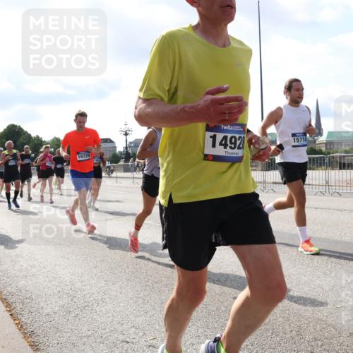 29.06.2025 - hella hamburg halbmarathon Lena Gebhardt http://msf.ph/oto/8233866 29.06.2025 09:56:11 Lombardsbrücke 1061, 1143, 1216, 1257, 1267, 1452, 1461, 1499, 1502, 1507, 1592, 1689, 2083, 2250, 2260, 2504, 2818, 2864, 2884, 2953, 3060, 3256, 3296, 3543, 3692, 3945, 4033, 4077, 4127, 4324, 4346, 4557, 4601, 5116, 5482, 5600, 5607, 5978, 6115, 6134, 6168, 6481, 6511, 6512, 6994, 7056, 7100, 7178, 7224, 7332, 7583, 7943, 8335, 8514, 8968, 8989, 8996, 9246, 9537, 10596 meine-sportfotos.de
