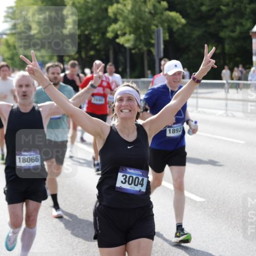 29.06.2025 - hella hamburg halbmarathon Jannik Wohlers http://msf.ph/oto/8233944 29.06.2025 09:53:13 Lombardsbrücke 2365, 2402, 2623, 2890, 2937, 3004, 3146, 3186, 3414, 4140, 4247, 4310, 5362, 5460, 5532, 5650, 5692, 6071, 6282, 6375, 6388, 6903, 7385, 7448, 7480, 9200, 9303, 9626, 9633, 9723, 9965, 11283, 12271, 13009, 13450, 13667, 14034, 14200, 14262, 14464, 14618, 14619, 14764, 15519, 15851, 16084, 16286, 16333, 16725, 16766, 17032, 17384, 17718, 17748, 17960, 18066, 18638, 18678, 18922 meine-sportfotos.de