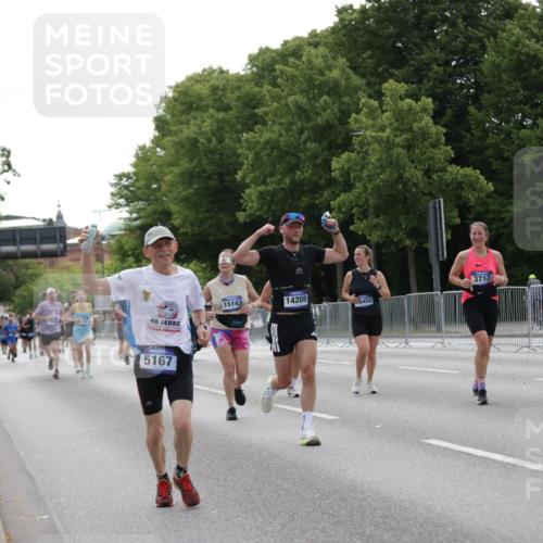 29.06.2025 - hella hamburg halbmarathon Jannik Wohlers http://msf.ph/oto/8233958 29.06.2025 10:28:27 Lombardsbrücke 1518, 1557, 1869, 3717, 4161, 4362, 4700, 4834, 5167, 5249, 5250, 6102, 10068, 12442, 14205, 15143, 15256, 15452, 15453, 16643 meine-sportfotos.de