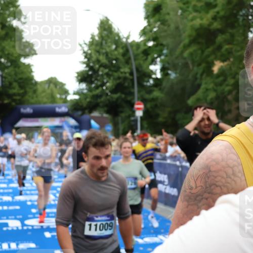 29.06.2025 - hella hamburg halbmarathon Zöllner http://msf.ph/oto/8233959 29.06.2025 10:54:35 Ziel 2474, 3794, 4868, 5259, 7129, 8798, 10040, 10368, 10376, 11797, 11799, 12607, 15146 meine-sportfotos.de