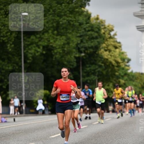 29.06.2025 - hella hamburg halbmarathon Dr. Thomas Lammeyer http://msf.ph/oto/8233996 29.06.2025 10:13:35 Kennedybrücke 5511, 7081, 7187, 7636, 9306, 9366, 9434, 9781, 10036, 10819, 10943, 11067 meine-sportfotos.de
