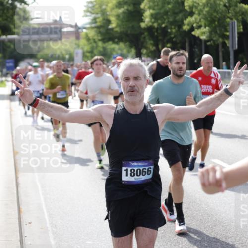 29.06.2025 - hella hamburg halbmarathon Jannik Wohlers http://msf.ph/oto/8234007 29.06.2025 09:53:14 Lombardsbrücke 2365, 2402, 2516, 2623, 2890, 2937, 3004, 3146, 3186, 3414, 4140, 4247, 4310, 5362, 5460, 5532, 5650, 5692, 6071, 6282, 6375, 6388, 6575, 6903, 7385, 7448, 7480, 9200, 9626, 9633, 9723, 9965, 11077, 11283, 12271, 13009, 13450, 13667, 14034, 14200, 14262, 14464, 14618, 14619, 14764, 15519, 15851, 16084, 16286, 16549, 16677, 16725, 16766, 17032, 17384, 17718, 17748, 17960, 18066, 18638, 18678, 18922 meine-sportfotos.de