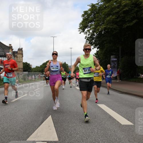 29.06.2025 - hella hamburg halbmarathon Yannick Fuchs http://msf.ph/oto/8234013 29.06.2025 10:34:23 20KM 1358, 1975, 2044, 2563, 2573, 2972, 3547, 3626, 4381, 4398, 4565, 4766, 4888, 5752, 6149, 8319, 8346, 8574, 8933, 9116, 9540, 11284, 11714, 11806, 12046, 12091, 12335, 12372, 13190, 14077, 14272, 14699, 15336, 15421, 15435, 15744, 15828, 17425, 17668, 17792, 17916, 17973, 18013, 18154, 18803 meine-sportfotos.de