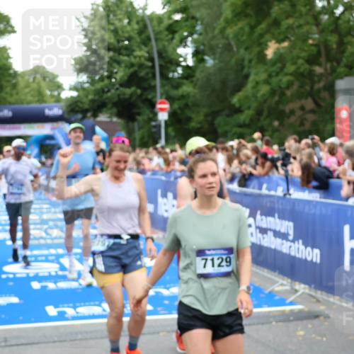 29.06.2025 - hella hamburg halbmarathon Zöllner http://msf.ph/oto/8234021 29.06.2025 10:54:37 Ziel 2474, 3794, 5259, 8798, 9012, 10040, 10368, 10376, 11797, 11799, 12607, 15146 meine-sportfotos.de