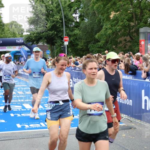 29.06.2025 - hella hamburg halbmarathon Zöllner http://msf.ph/oto/8234035 29.06.2025 10:54:37 Ziel 2474, 3794, 5259, 8798, 9012, 10040, 10368, 10376, 11797, 11799, 12607, 15146 meine-sportfotos.de