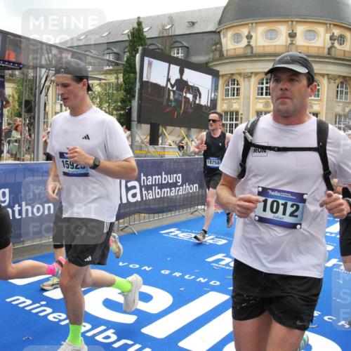 29.06.2025 - hella hamburg halbmarathon Michael Strokosch http://msf.ph/oto/8234047 29.06.2025 10:47:33 Ziel 51, 1012, 1070, 1592, 1696, 2284, 2839, 2869, 2953, 3304, 5532, 5650, 5889, 8023, 8234, 8693, 8852, 8927, 9305, 11021, 12870, 13223, 13303, 15350, 15479, 15923, 16819, 17846, 17905, 18758, 18974 meine-sportfotos.de